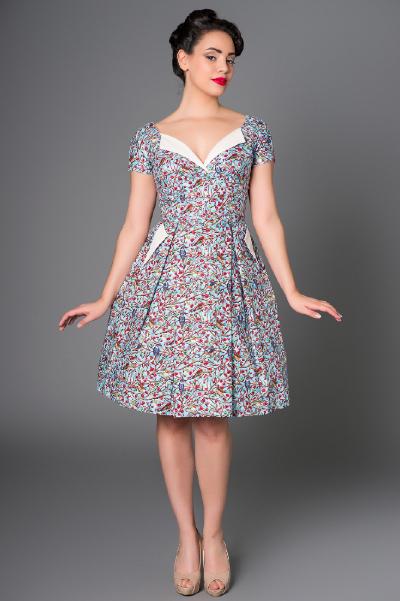 Classic vintage occasional dress with pockets and pleated skirt